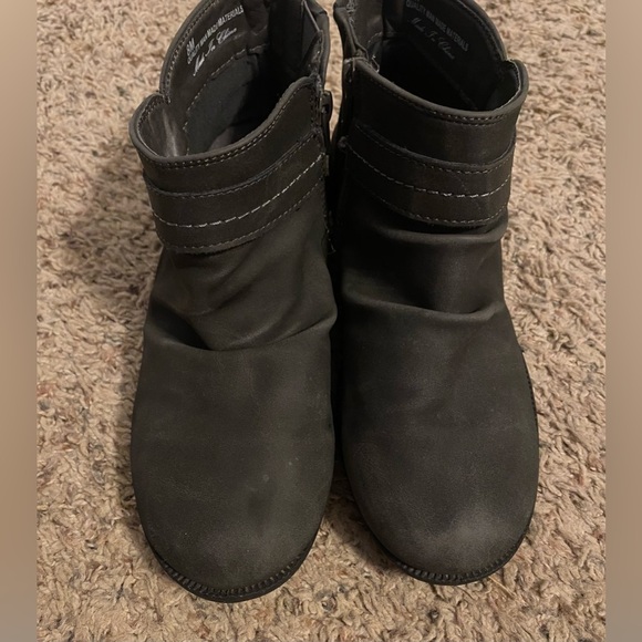 Easy Street Grey Chief Comfort Low Lug Booties, 8M - Picture 2 of 5